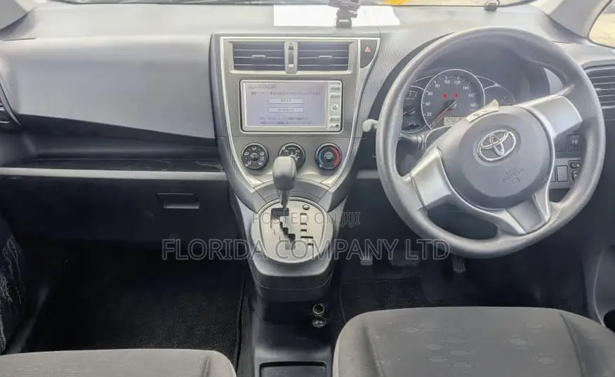 Toyota Ractis 2010 Blue