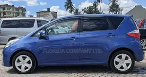 Toyota Ractis 2010 Blue