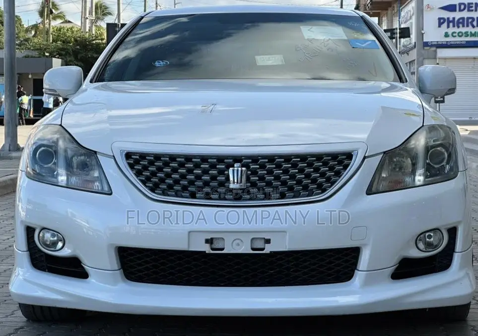 Toyota Crown 2009 White