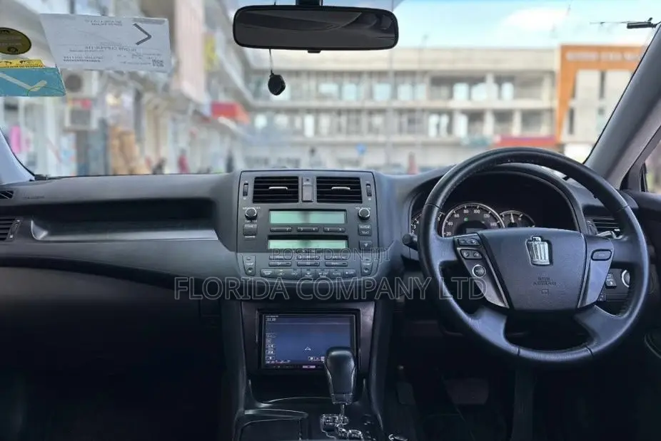 Toyota Crown 2009 White