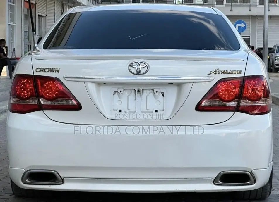 Toyota Crown 2009 White
