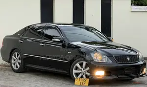 Toyota Crown Royale 2005