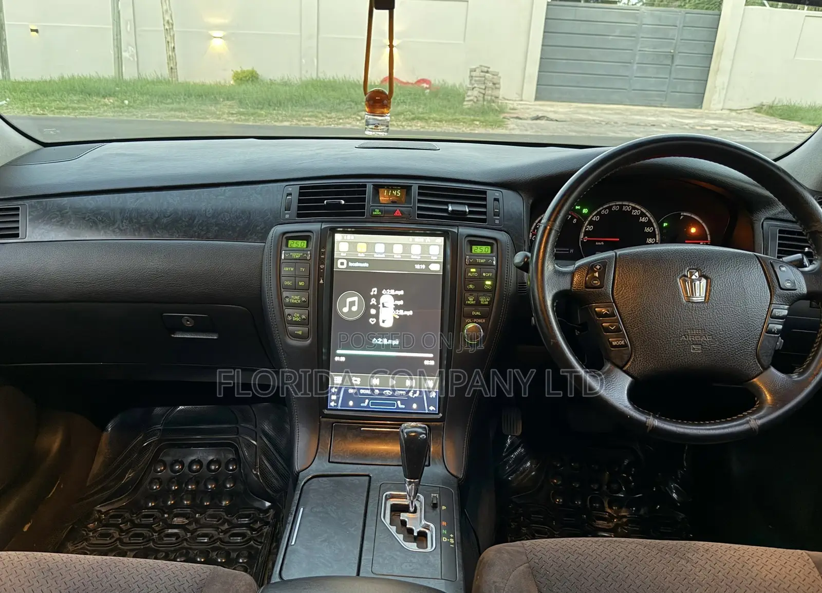 Toyota Crown Royale 2005