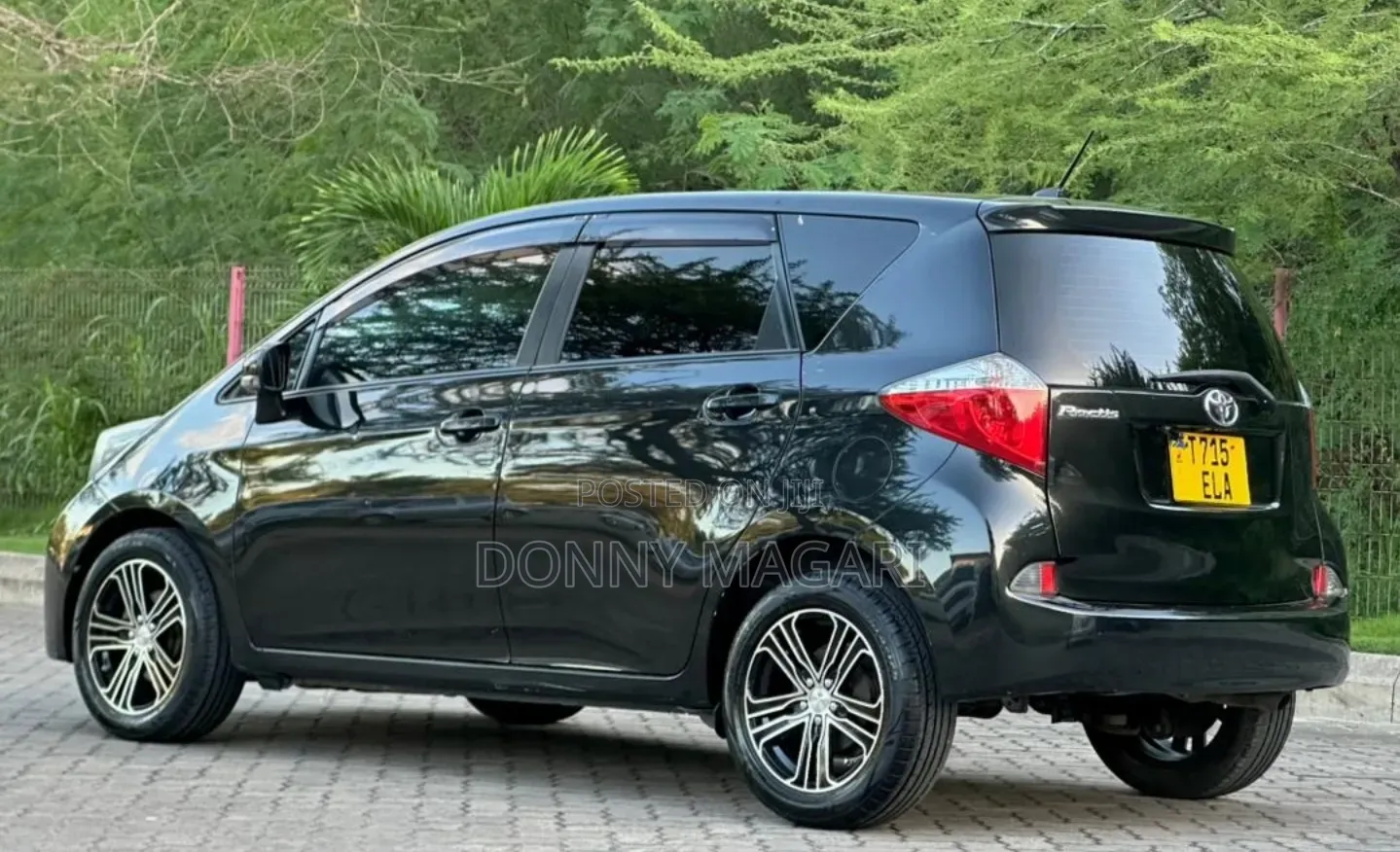 Toyota Ractis 2011 Black