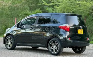 Toyota Ractis 2011 Black