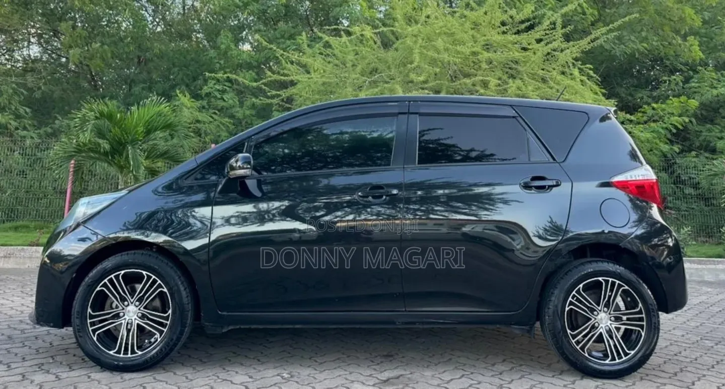 Toyota Ractis 2011 Black