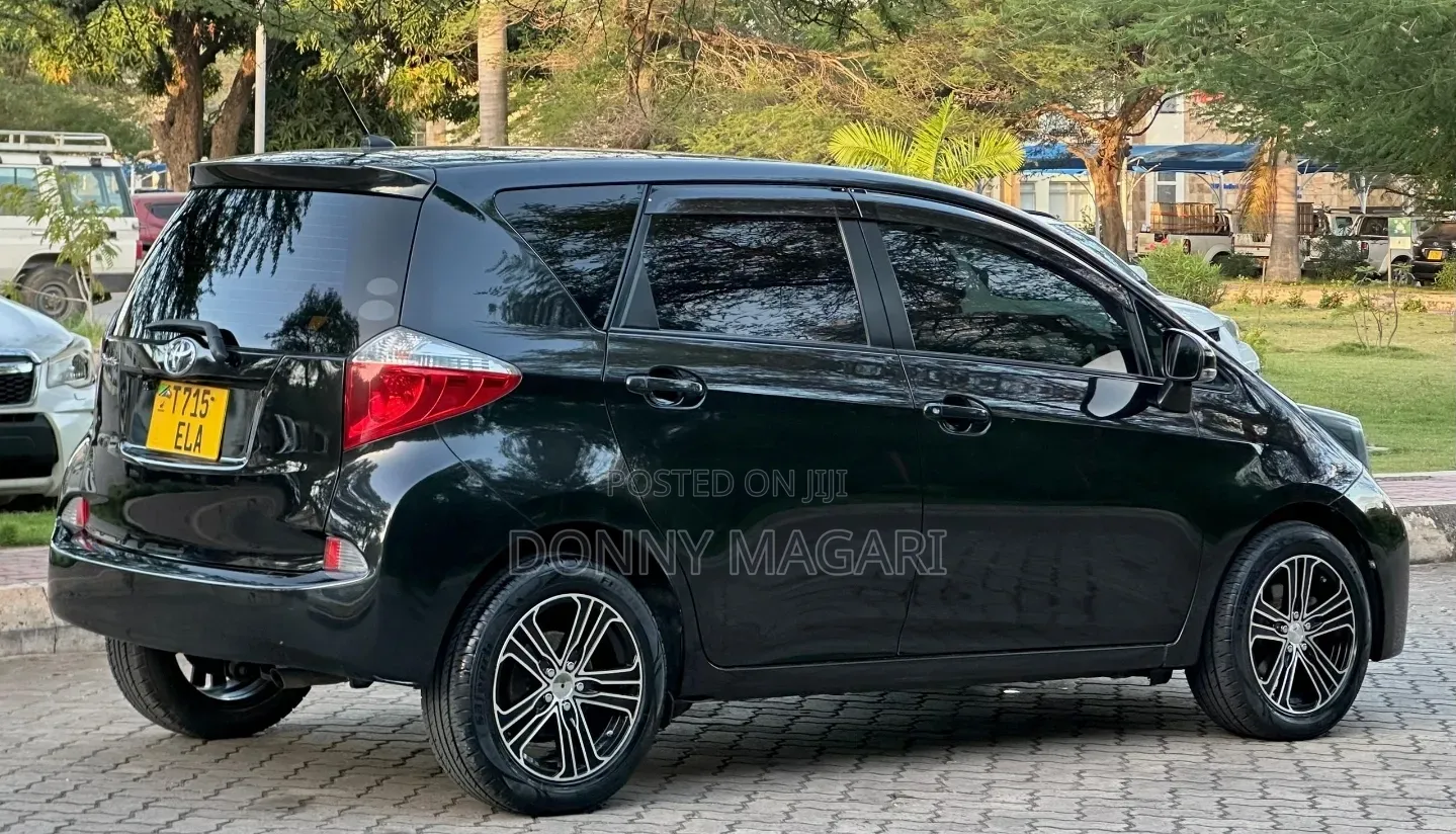 Toyota Ractis 2011 Black