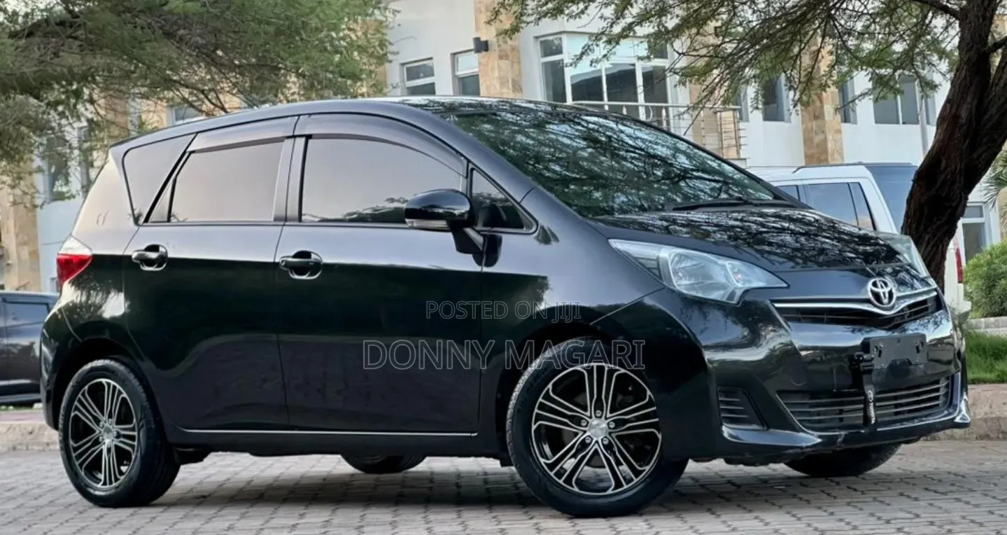 Toyota Ractis 2011 Black