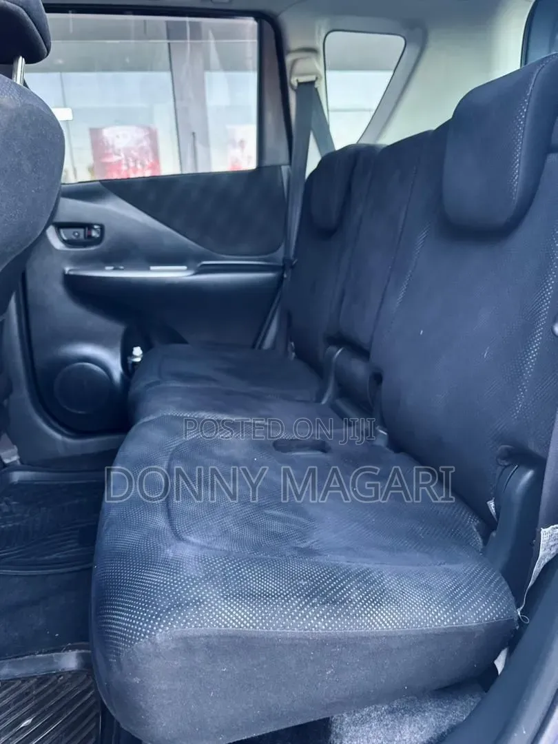 Toyota Ractis 2006 Gray
