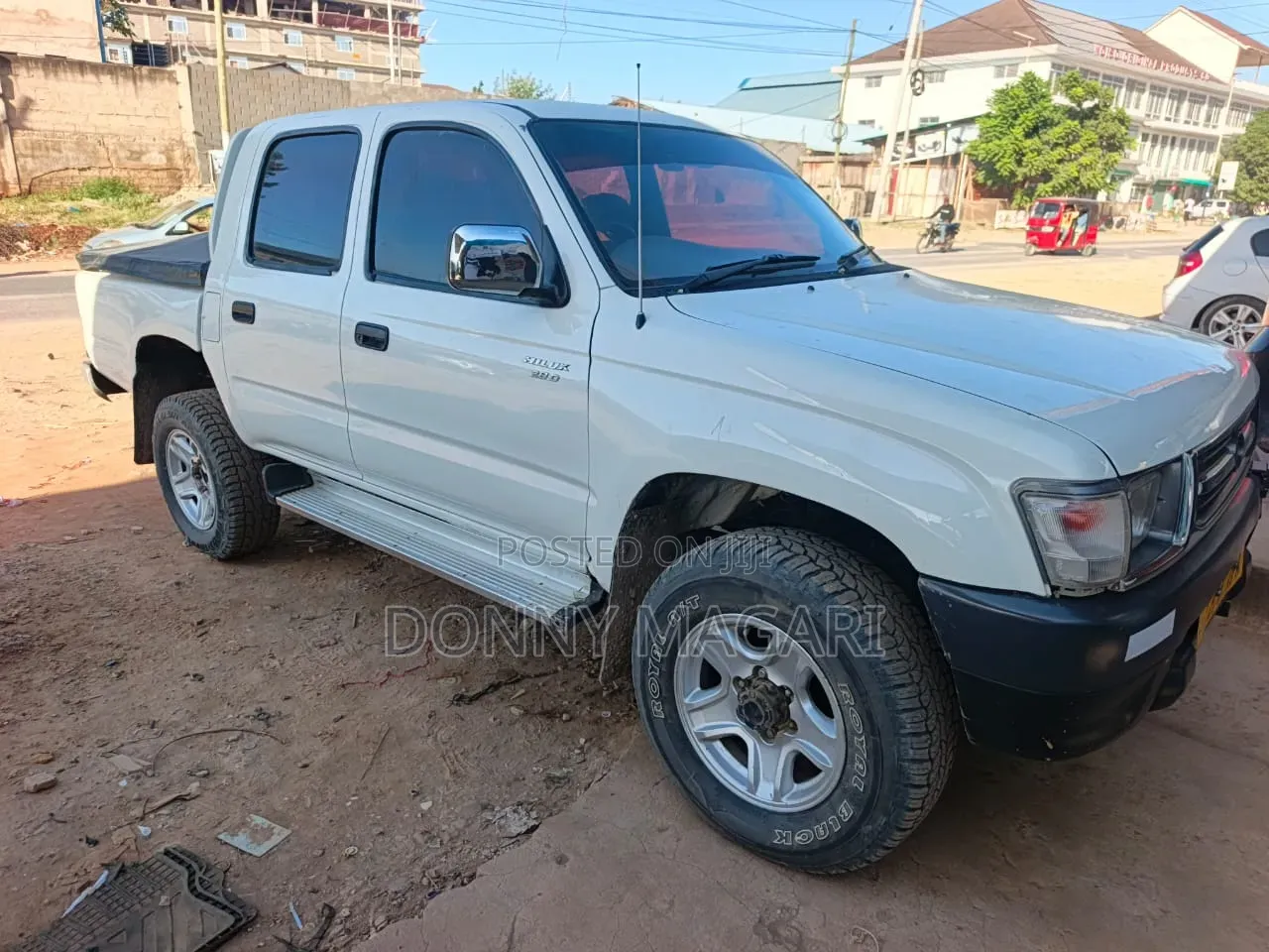 Toyota Hilux 2003 White