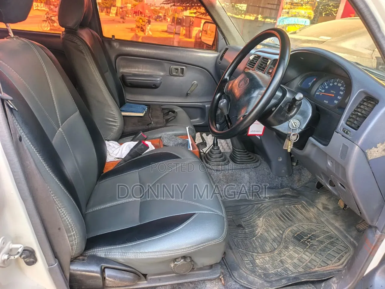 Toyota Hilux 2003 White