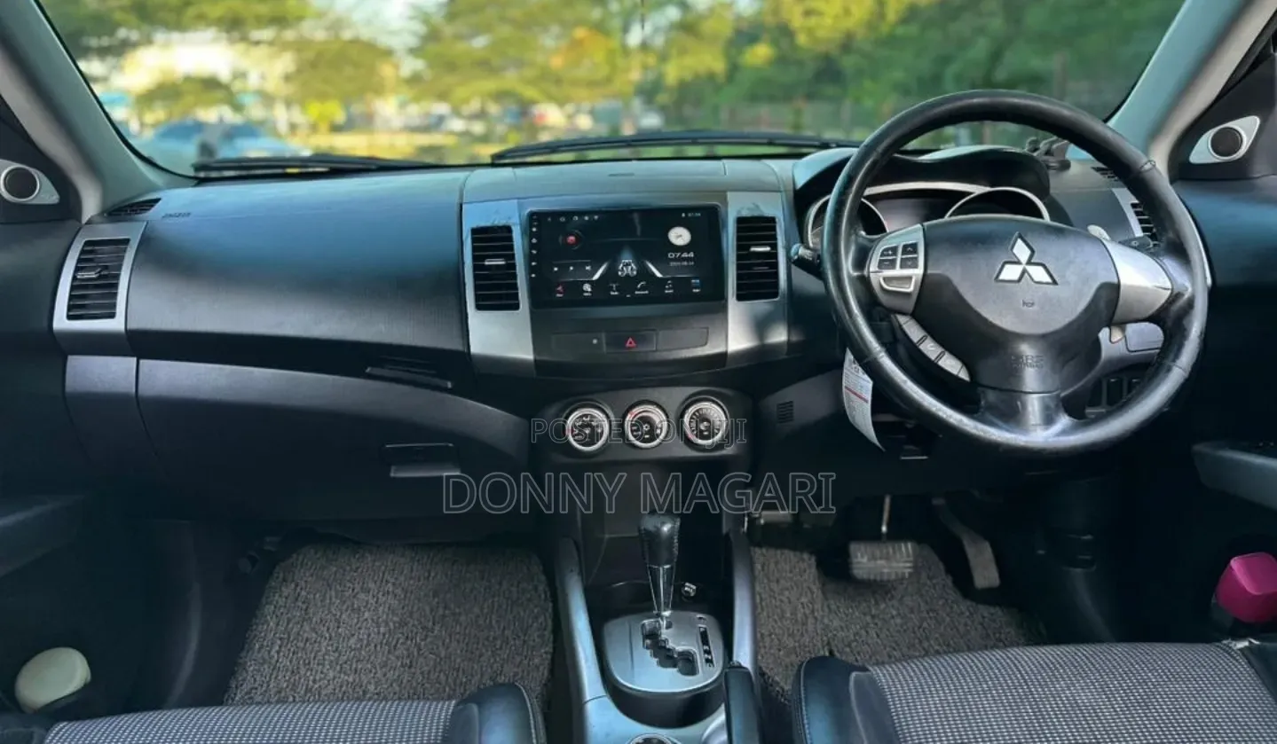 Mitsubishi Outlander 2.0 Di-D 2008 Black