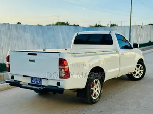 Toyota Hilux 2006 White