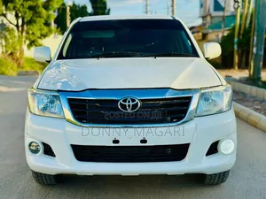Toyota Hilux 2006 White