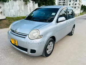 Toyota Sienta 2008 Silver