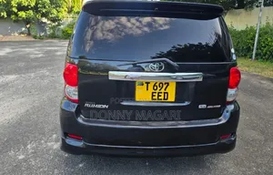 Toyota Corolla Rumion Hatchback 1.5 FWD 2009 Maroon