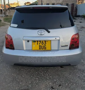 Toyota IST 2004 Silver