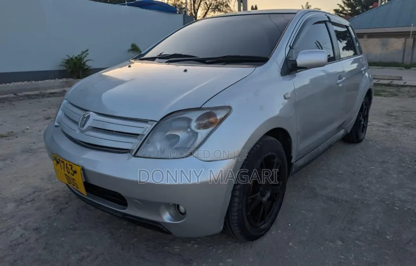 Toyota IST 2004 Silver