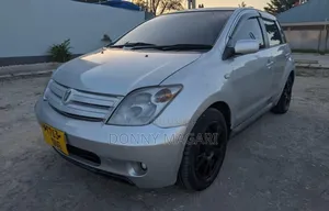 Toyota IST 2004 Silver