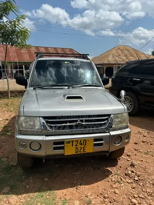 Mitsubishi Pajero 2003 Silver