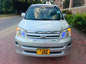 Toyota Noah 2.0 AWD (8 Seater) 2005 Silver