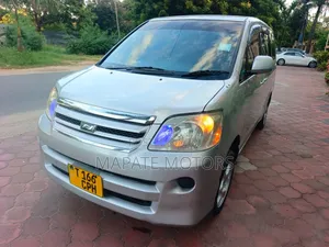 Toyota Noah 2.0 AWD (8 Seater) 2005 Silver