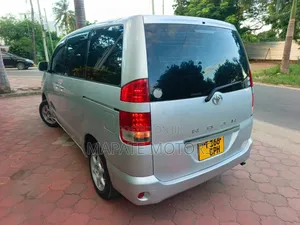 Toyota Noah 2.0 AWD (8 Seater) 2005 Silver