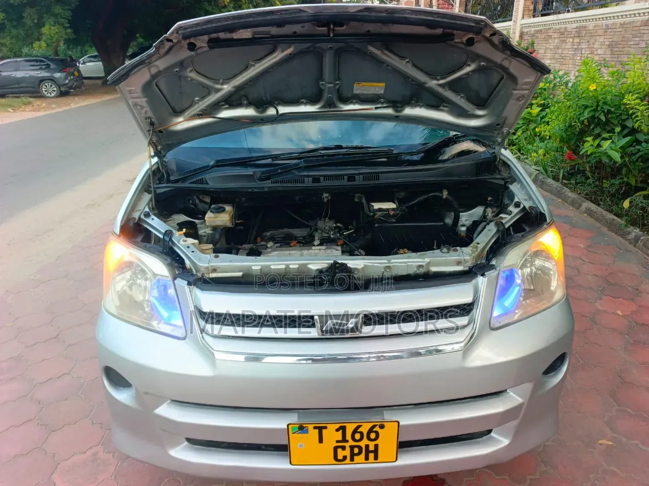 Toyota Noah 2.0 AWD (8 Seater) 2005 Silver