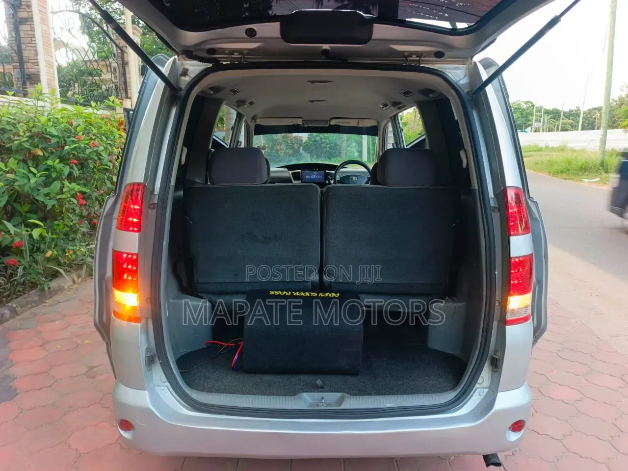 Toyota Noah 2.0 AWD (8 Seater) 2005 Silver