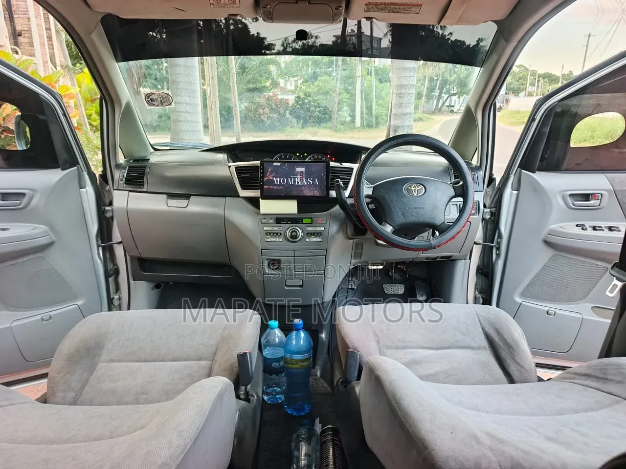 Toyota Noah 2.0 AWD (8 Seater) 2005 Silver