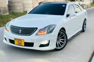 Toyota Crown 2010 White