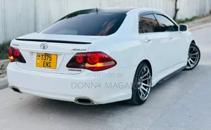 Toyota Crown 2010 White