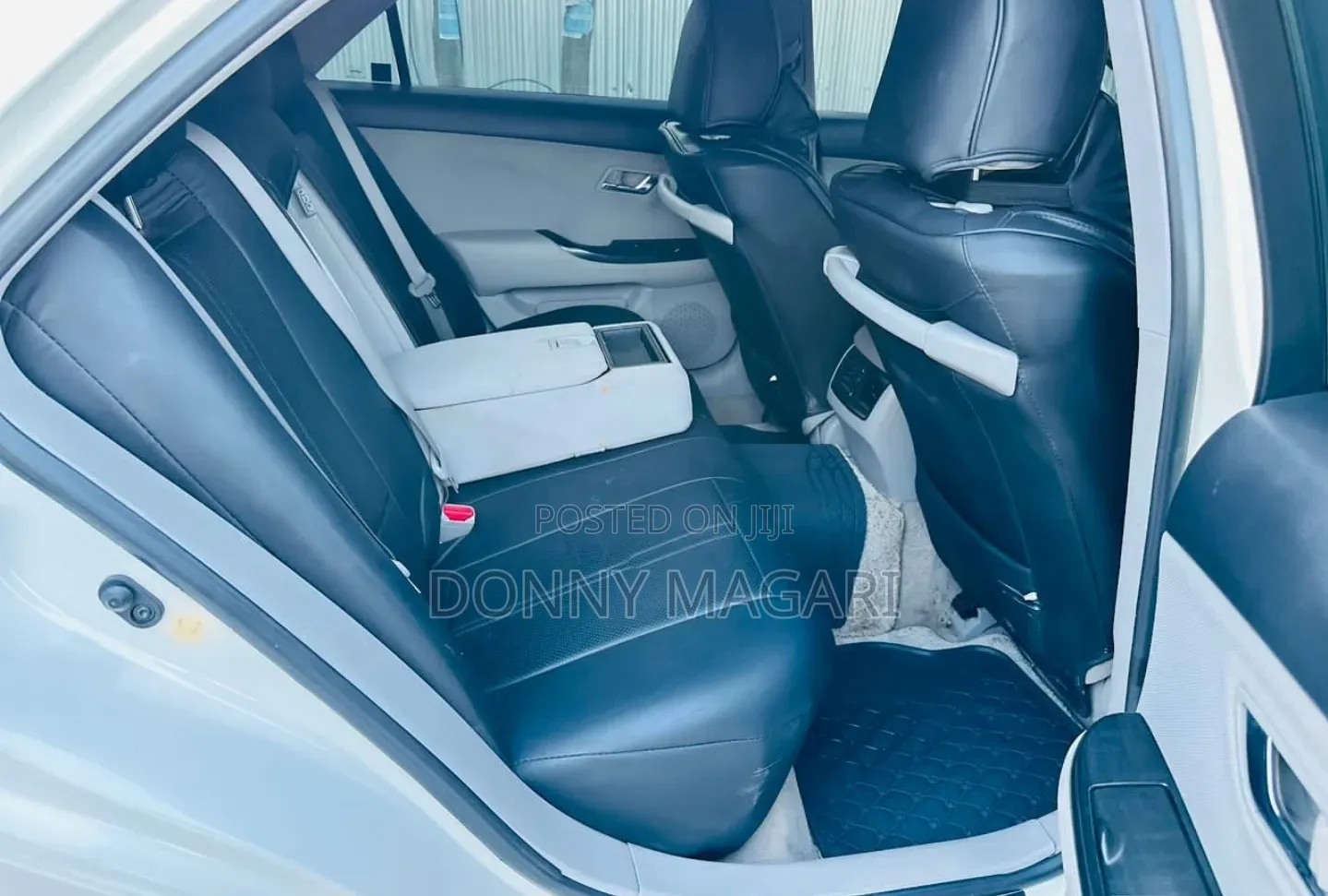 Toyota Crown 2010 White