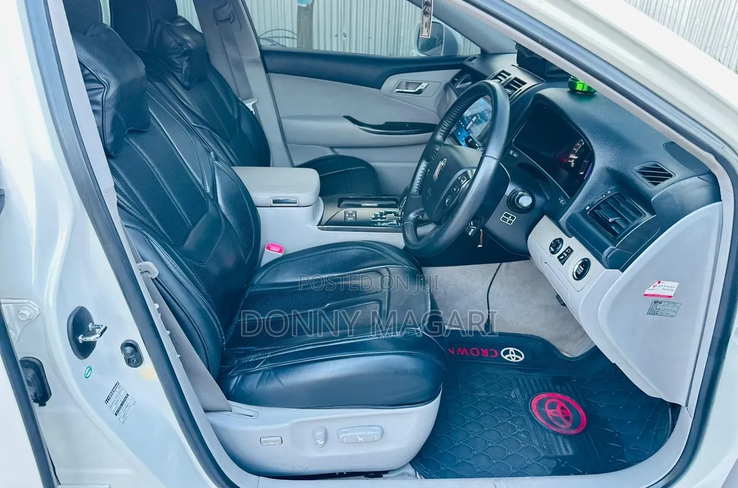 Toyota Crown 2010 White