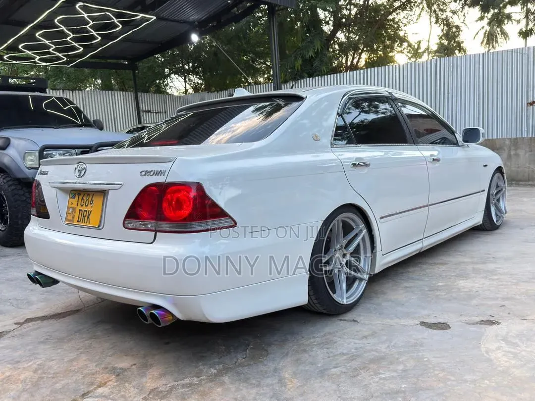 Toyota Crown 2006 White