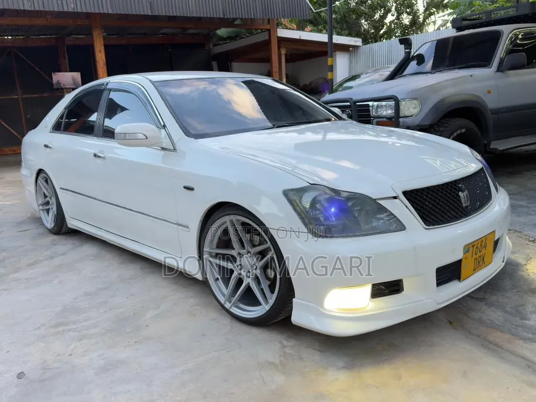 Toyota Crown 2006 White