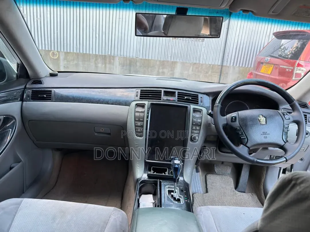 Toyota Crown 2006 White