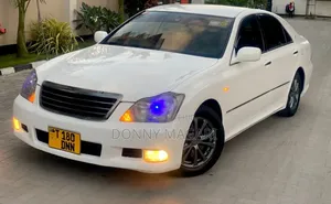 Toyota Crown 2006 White