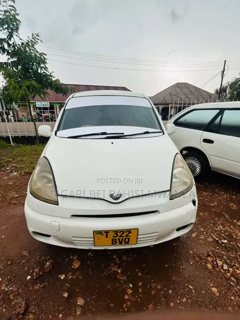 Toyota Fun Cargo 2004 White
