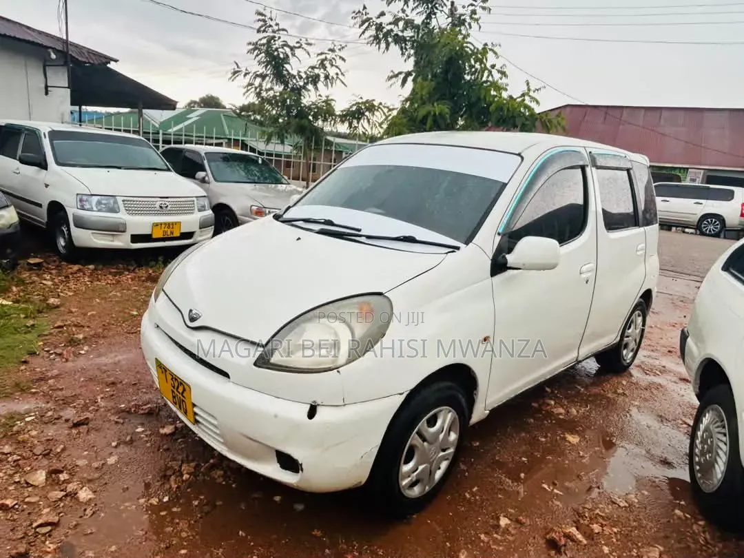 Toyota Fun Cargo 2004 White