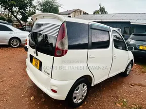 Toyota Fun Cargo 2004 White