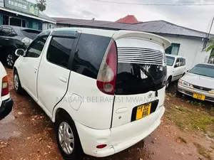 Toyota Fun Cargo 2004 White