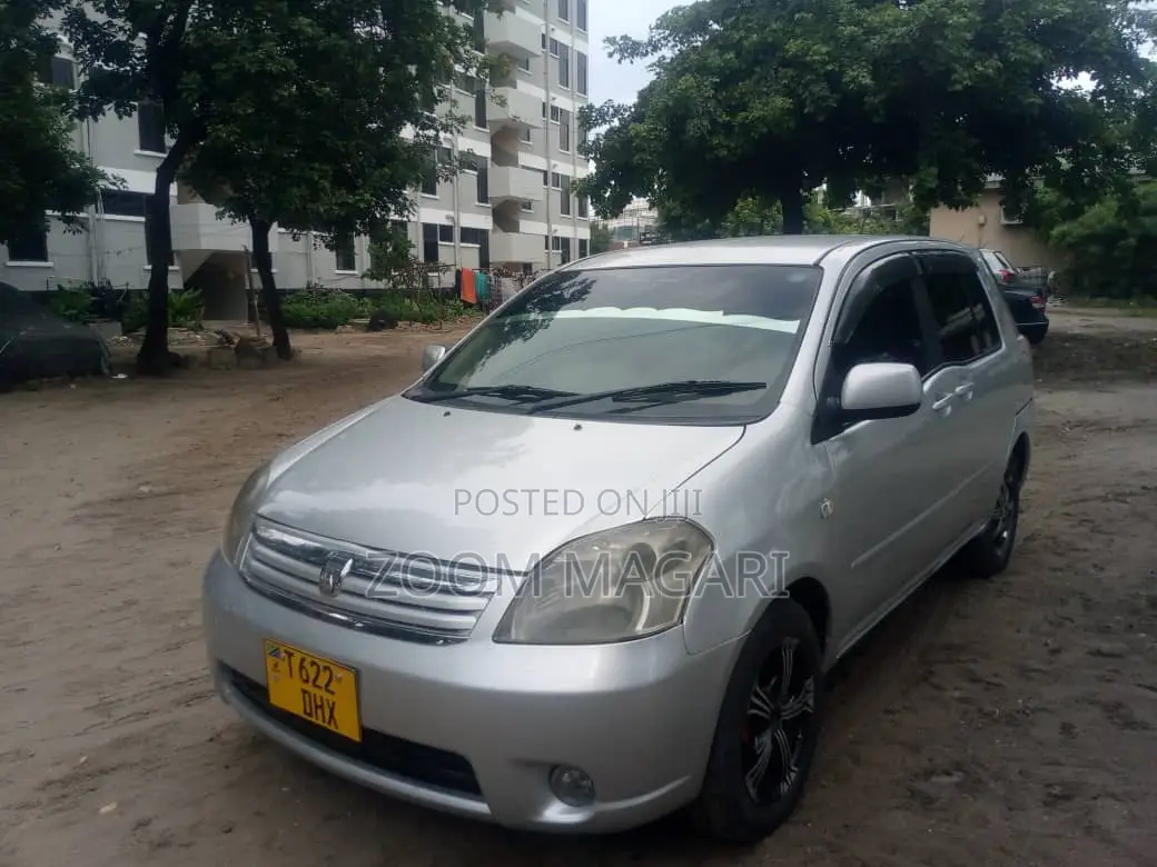 Toyota Raum 2003 Silver