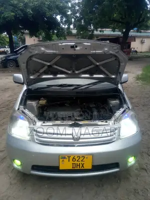 Toyota Raum 2003 Silver