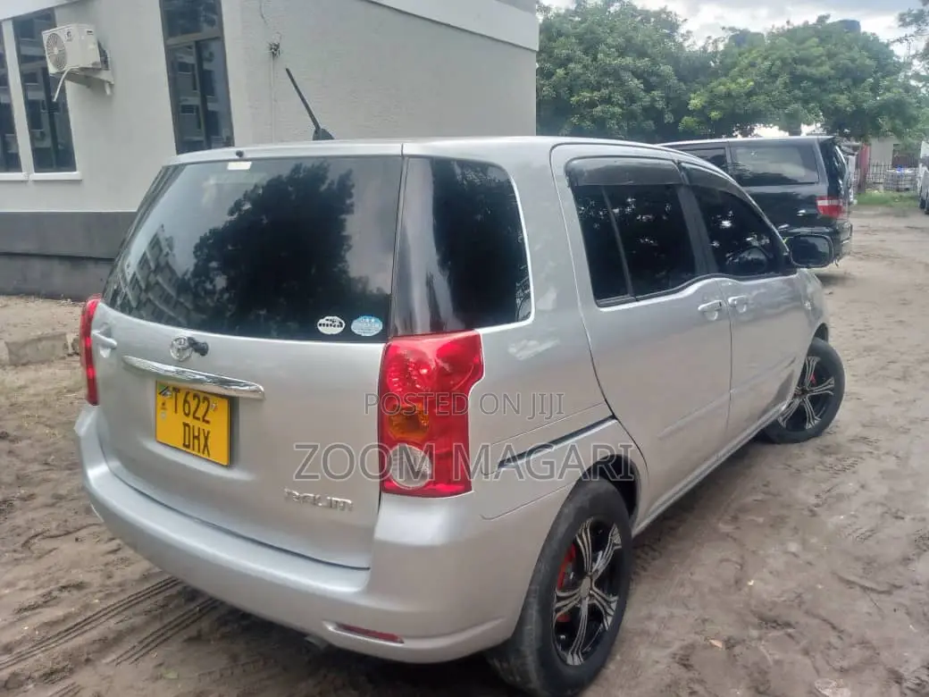 Toyota Raum 2003 Silver