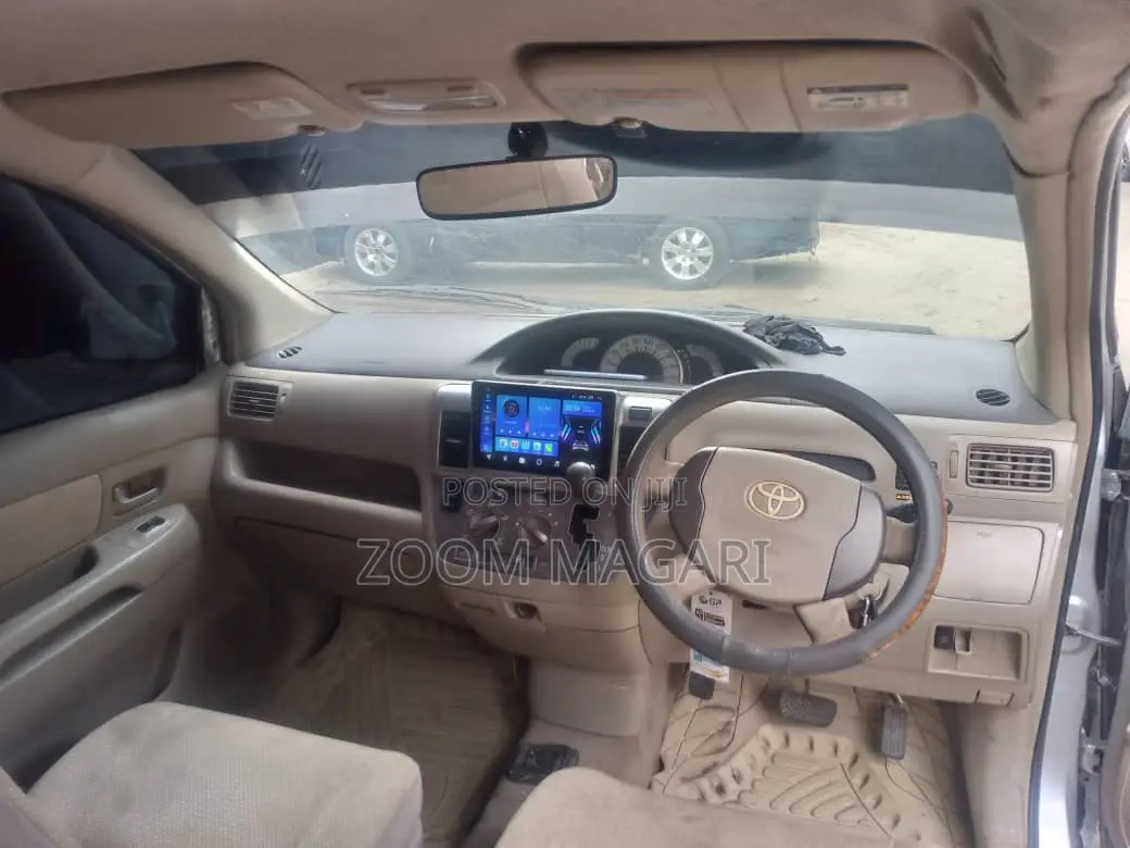 Toyota Raum 2003 Silver