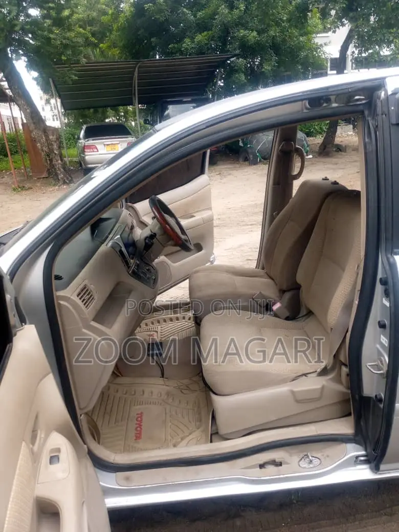 Toyota Raum 2003 Silver
