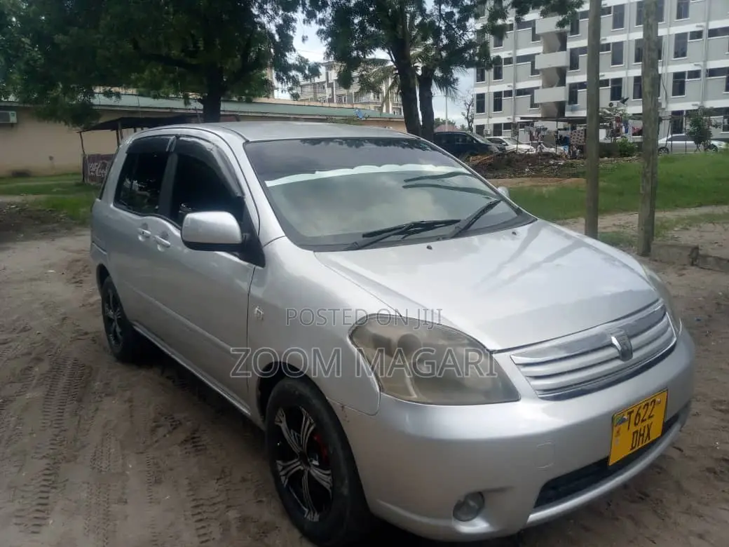 Toyota Raum 2003 Silver