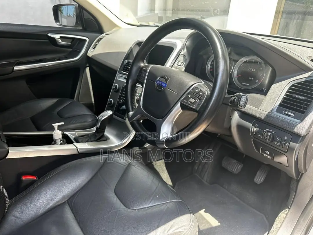 Volvo XC60 2012 White