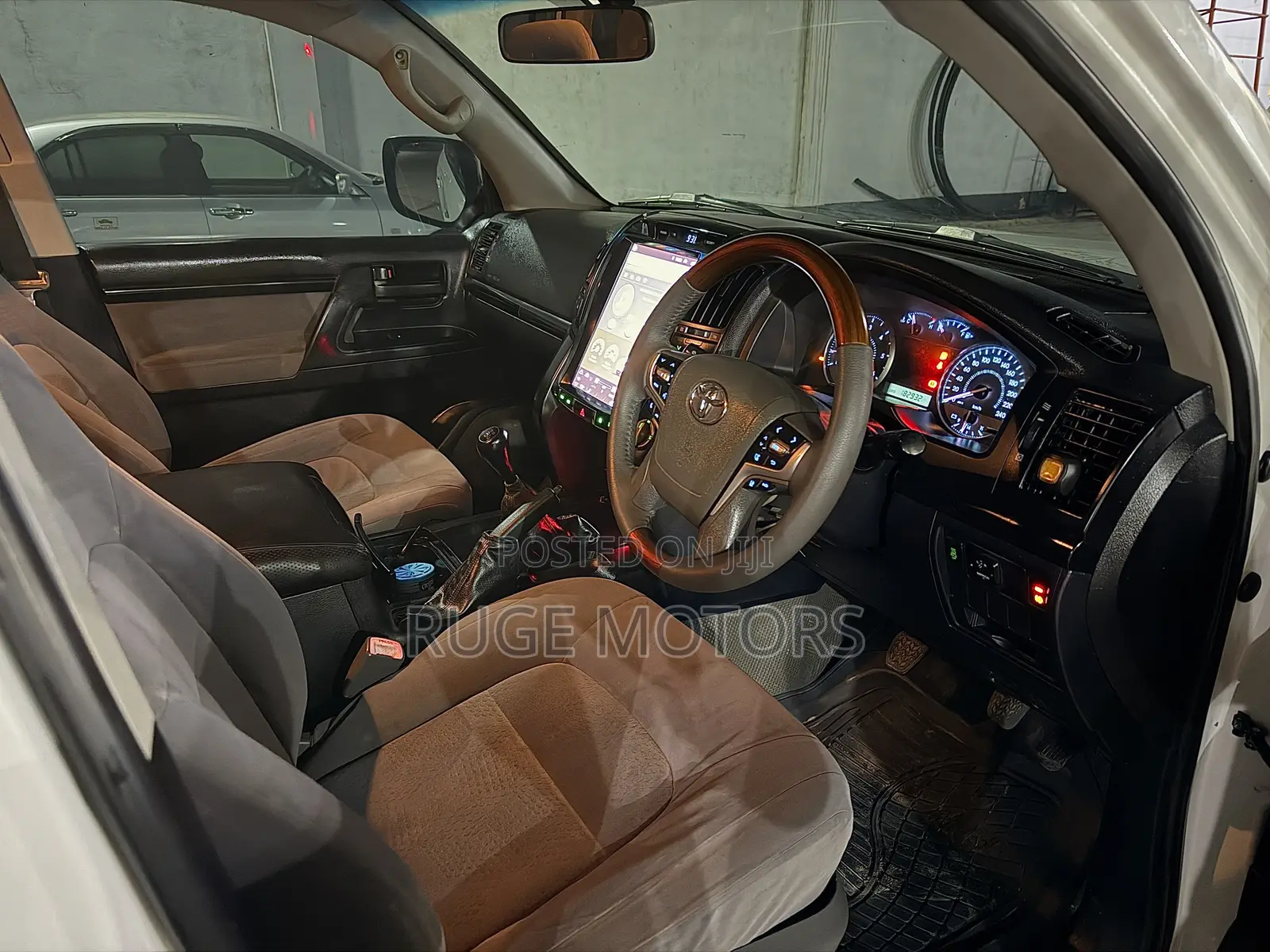 Toyota Land Cruiser 2009 White